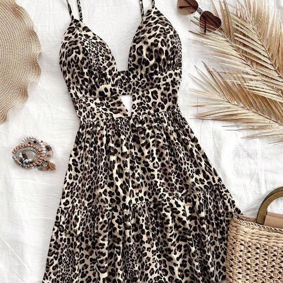 Dresses & Skirts - Chic Leopard Print Midi Dress